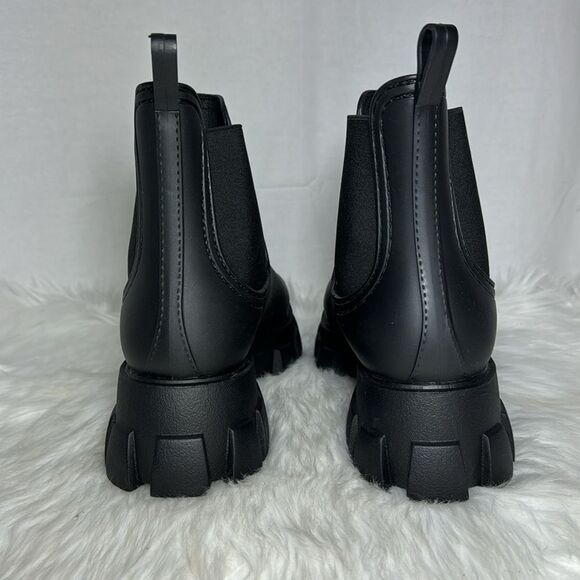 Jeffrey Campbell NWOT Lug Sole Chelsea Black Rain Booties Sz 10 - Picture 4 of 7